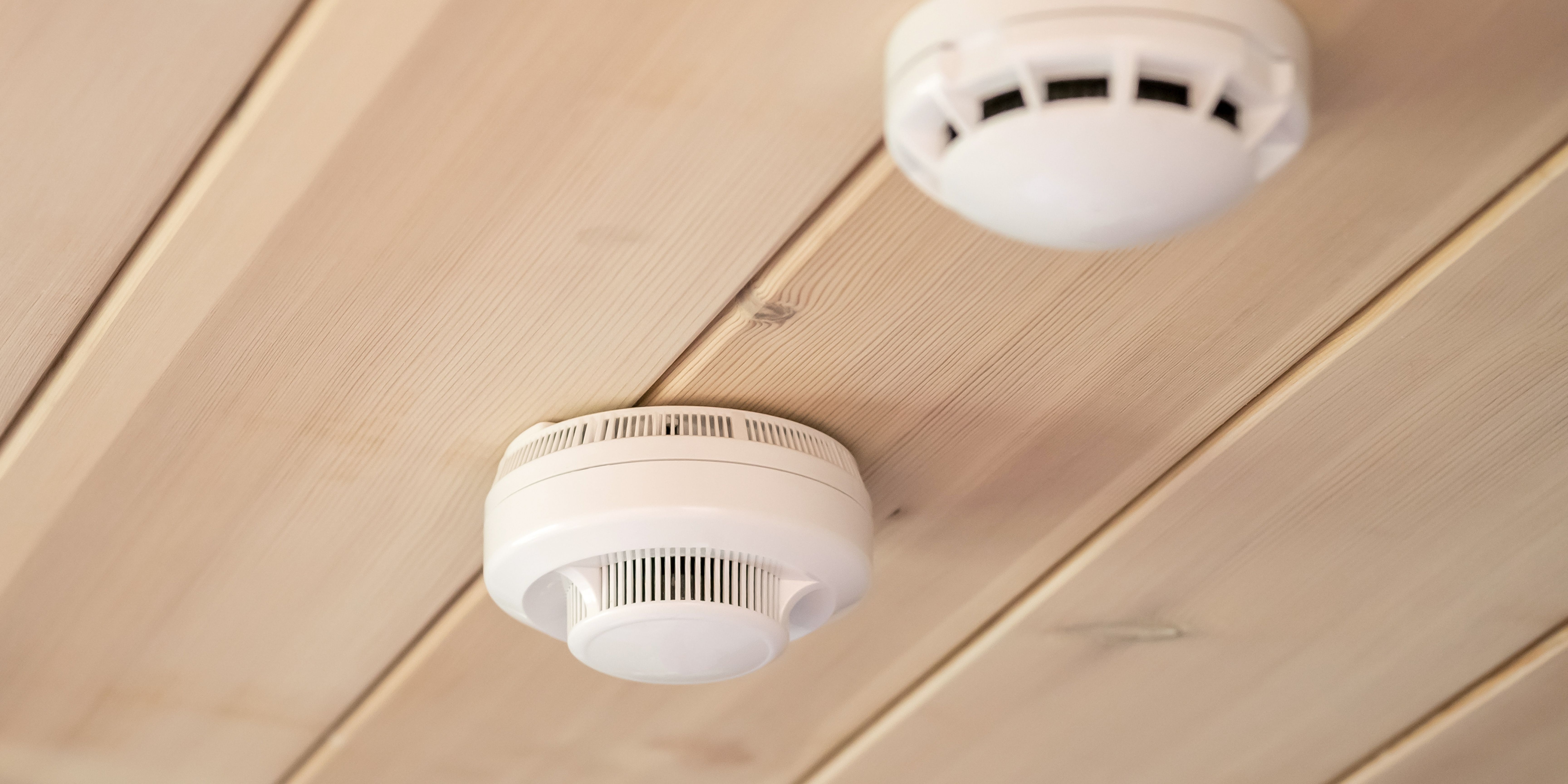 fire alarm and carbon monoxide on ceiling